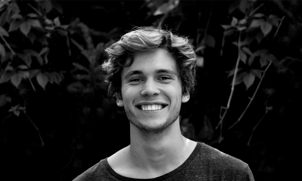 一个有趣的API：生成随机人设API集成指南