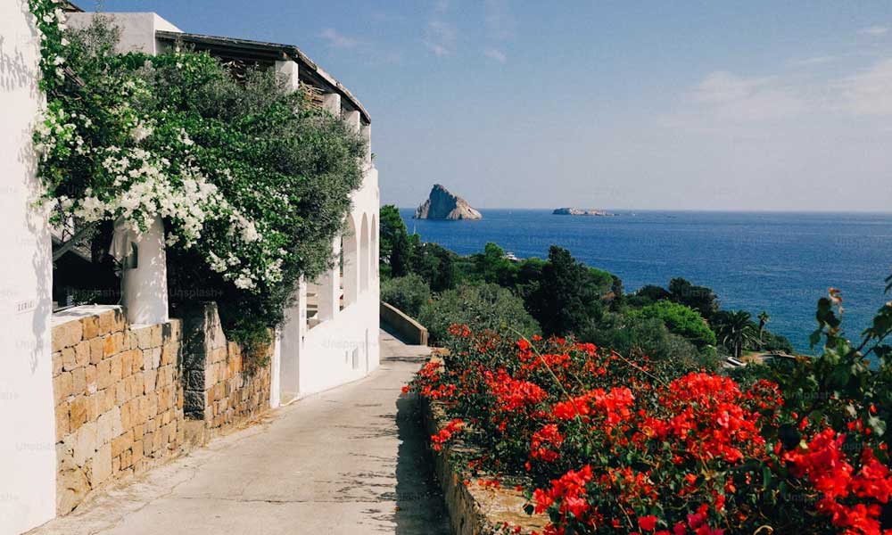 API如何悄然重塑普通人的生活